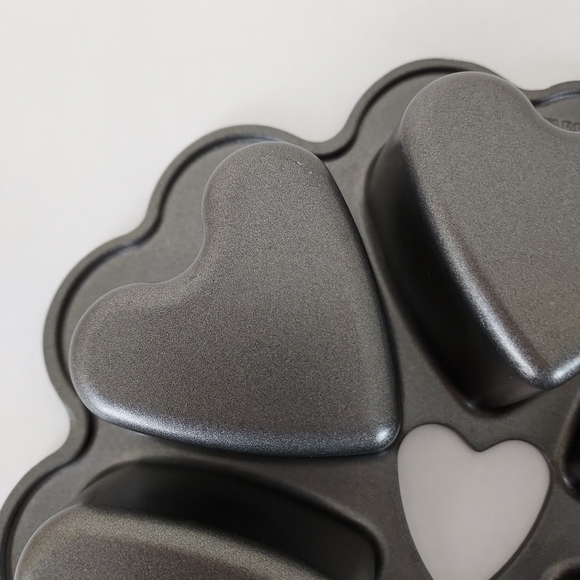 Nordic Ware Heart Shaped Valentine Cake Biscuit Corn bread Dark gray Pan - Picture 10 of 15